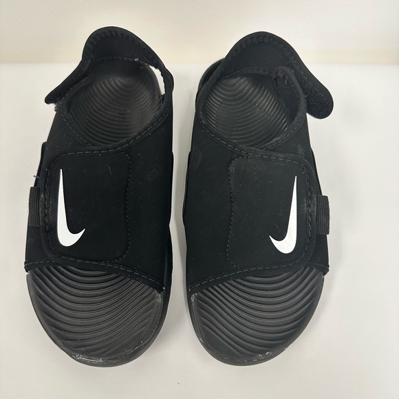 Kids Nike Sandals. Size 1 - Picture 1 of 5